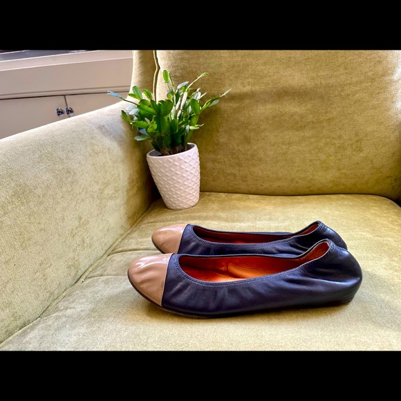Classic Lanvin Navy and Tan Ballet Flats - Picture 3 of 5